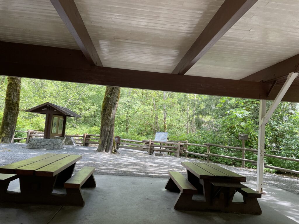 Goldstream Park（ゴールドストリームパーク）でBBQ！ダウンタウンから車で30分の大自然【カナダビクトリア】